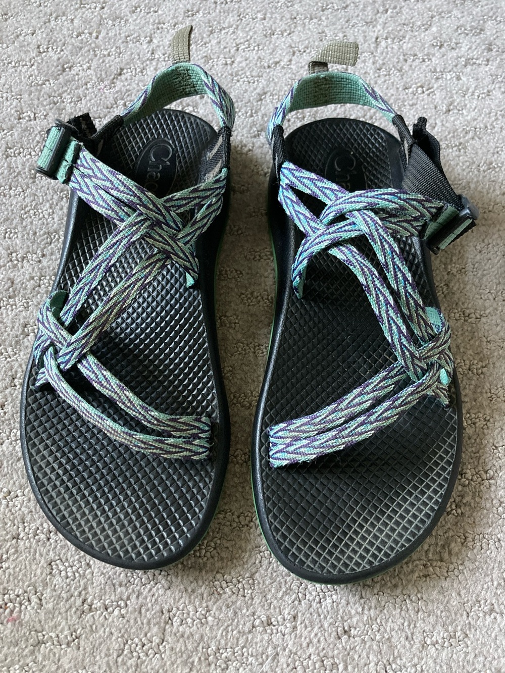 Chaco ZX2 green and blue zigzag sandals, Youth 6 (37).